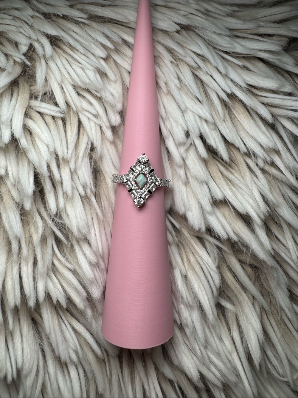 Stunning Ring - Picture 2 of 7